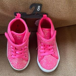 Girl’s athletics fashionable sneakers size 8